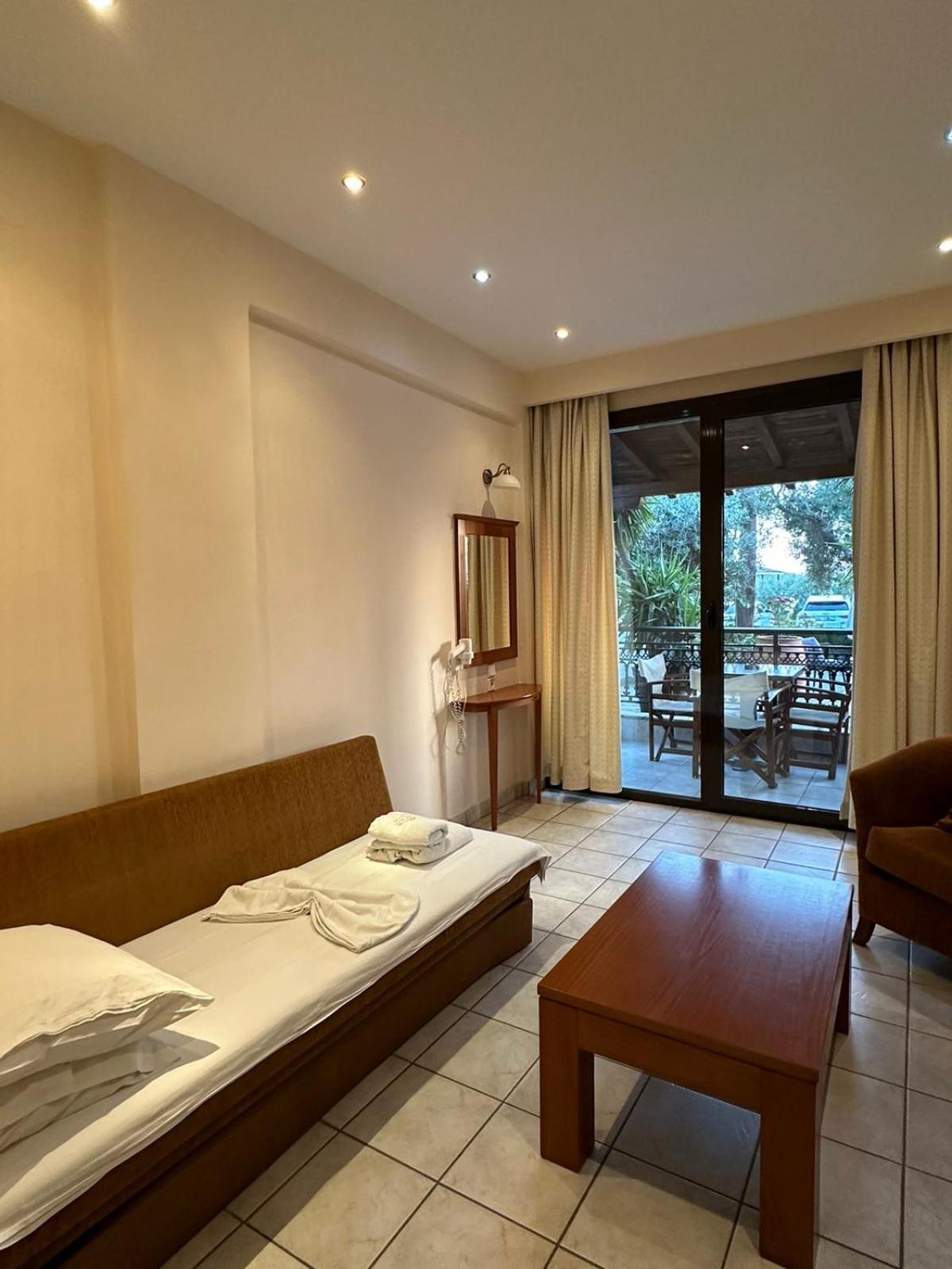 אואוראנואופולי Pyrgos Hotel מראה חיצוני תמונה